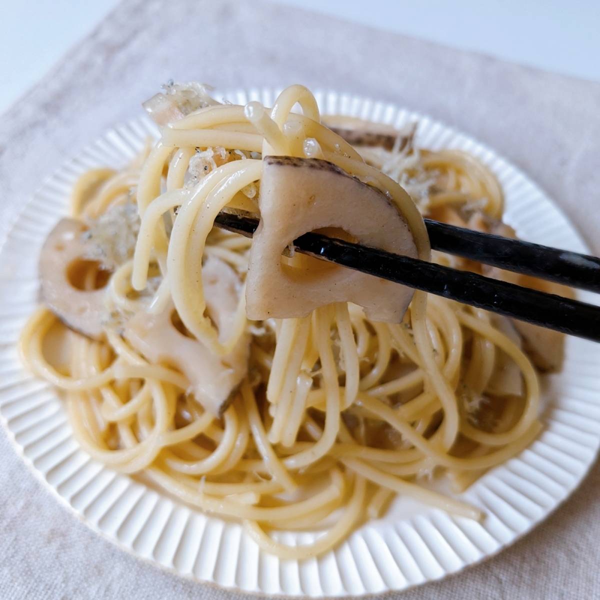 マ・マー ス公式の「れんこんとカリカリじゃこのパスタ」のレシピ