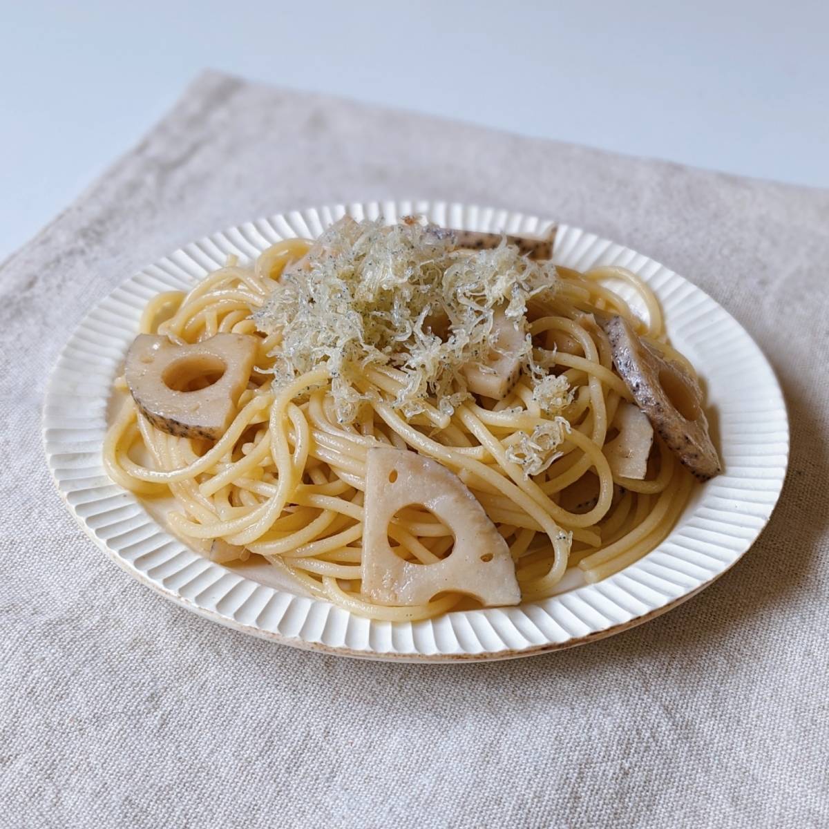 マ・マー ス公式の「れんこんとカリカリじゃこのパスタ」のレシピ