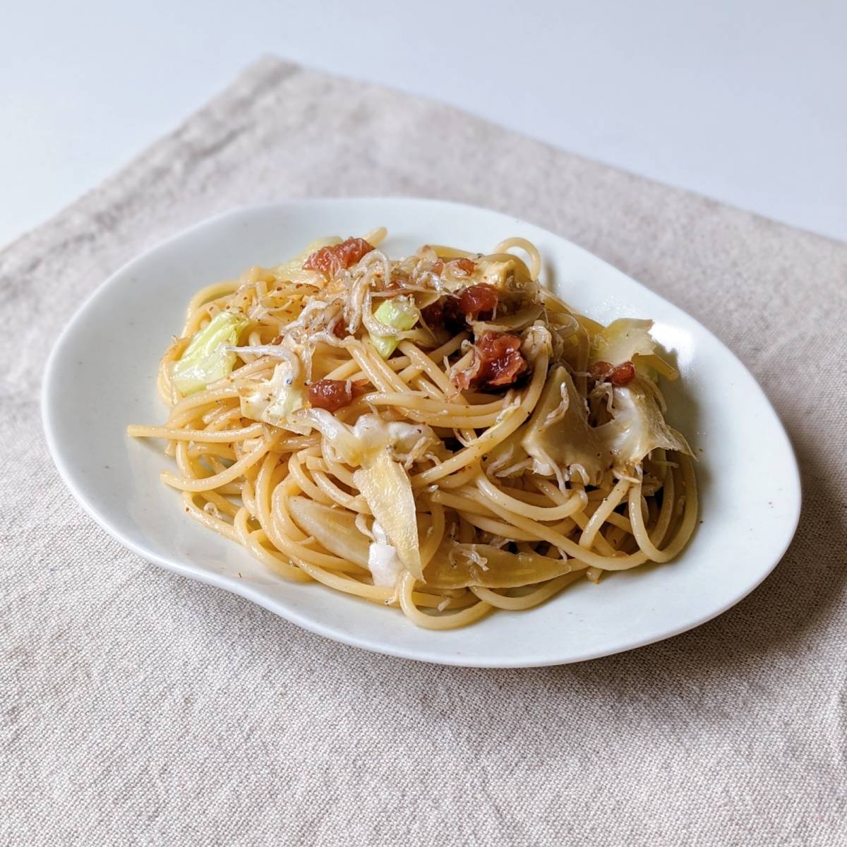 マ・マー公式の「キャベツの芯とちりめんじゃこの和風スパゲティ」のレシピ