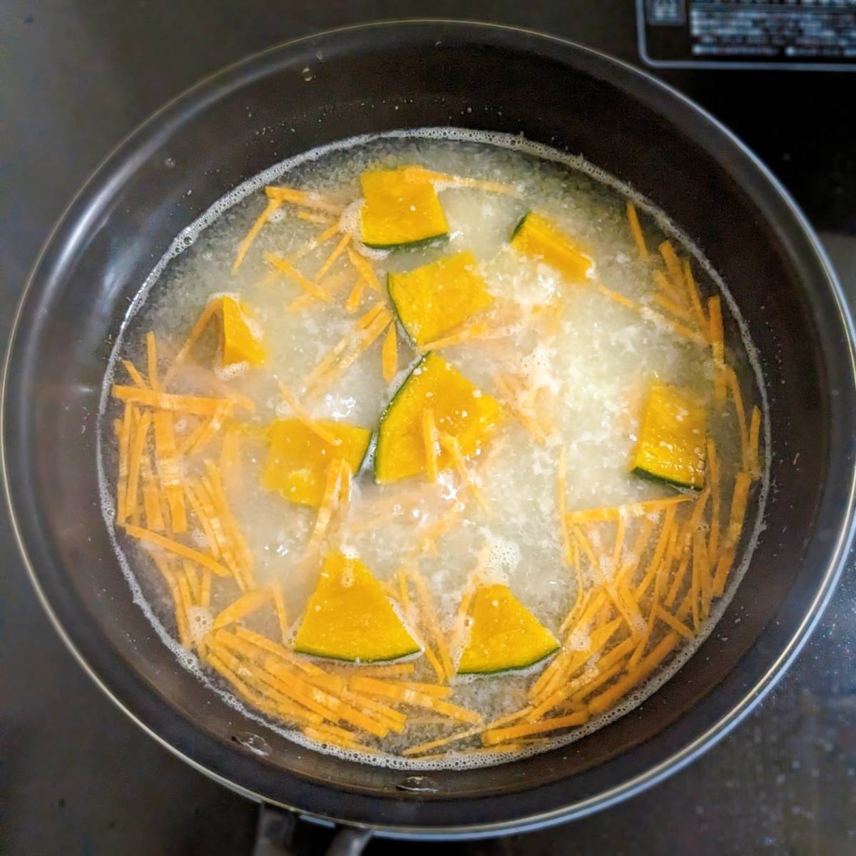 JAグループ公式の「あまーい！にんじんとかぼちゃの味噌汁」のレシピ