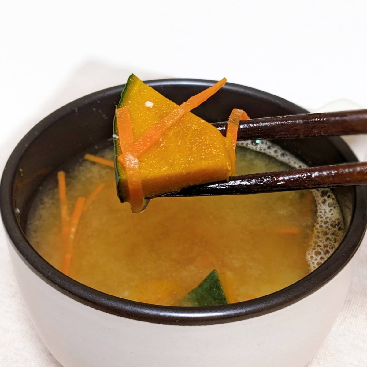 JAグループ公式の「あまーい！にんじんとかぼちゃの味噌汁」のレシピ