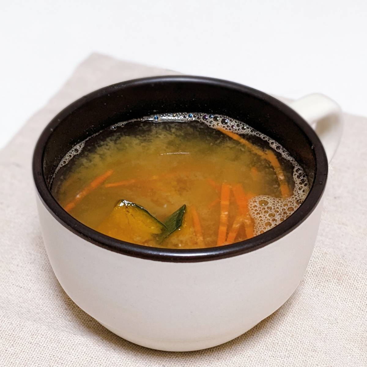JAグループ公式の「あまーい！にんじんとかぼちゃの味噌汁」のレシピ