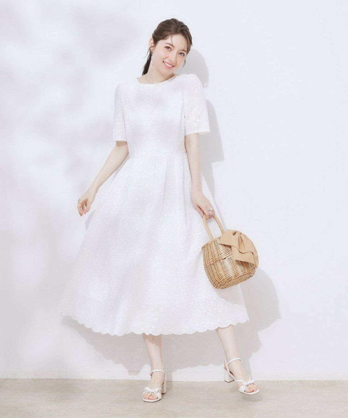 夏コーデの女性