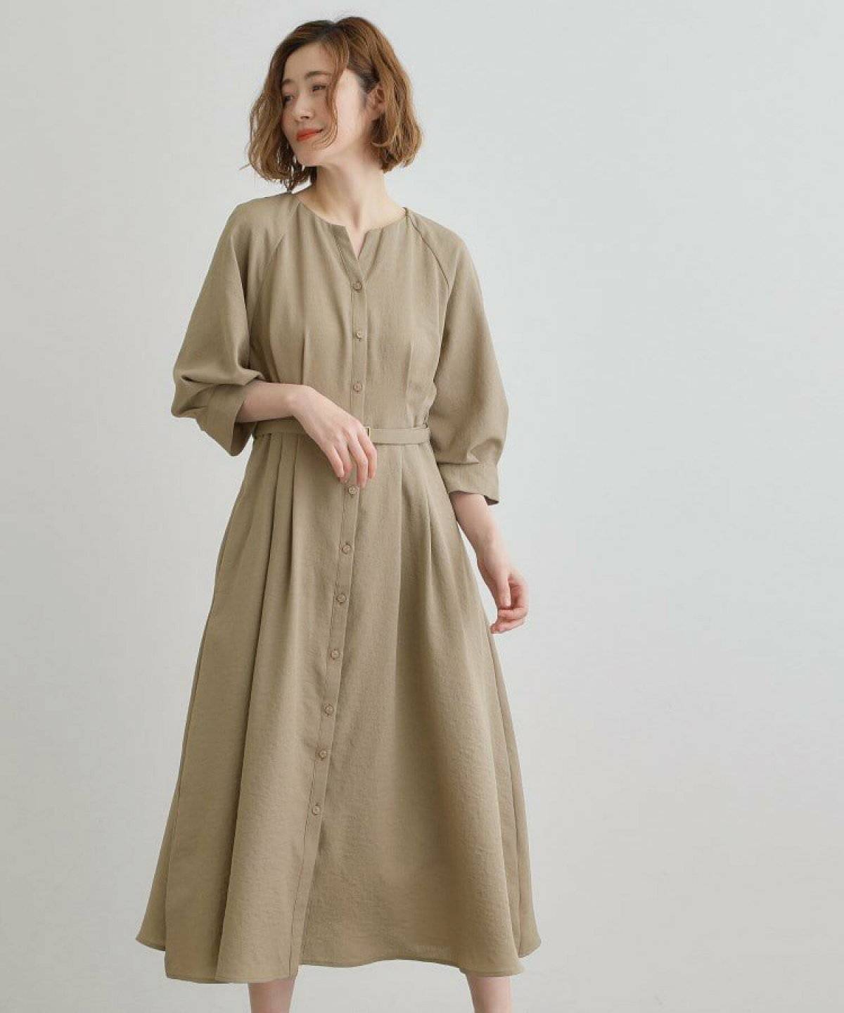 夏コーデの女性