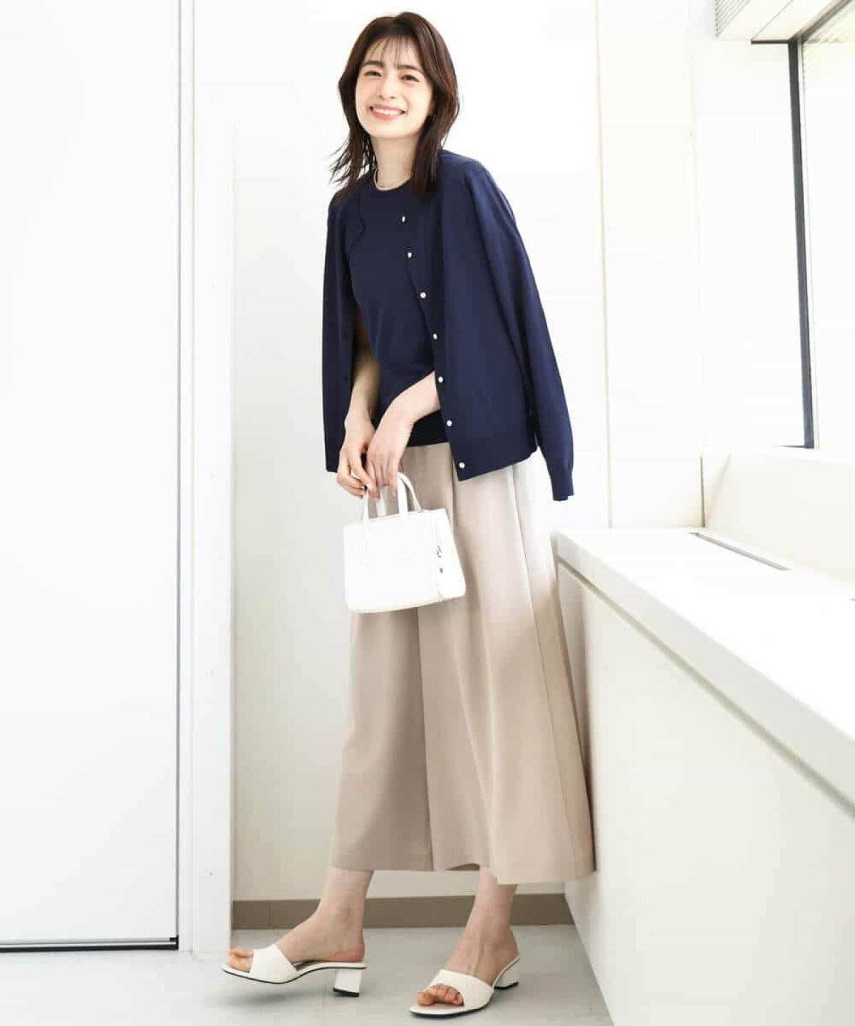 夏コーデの女性