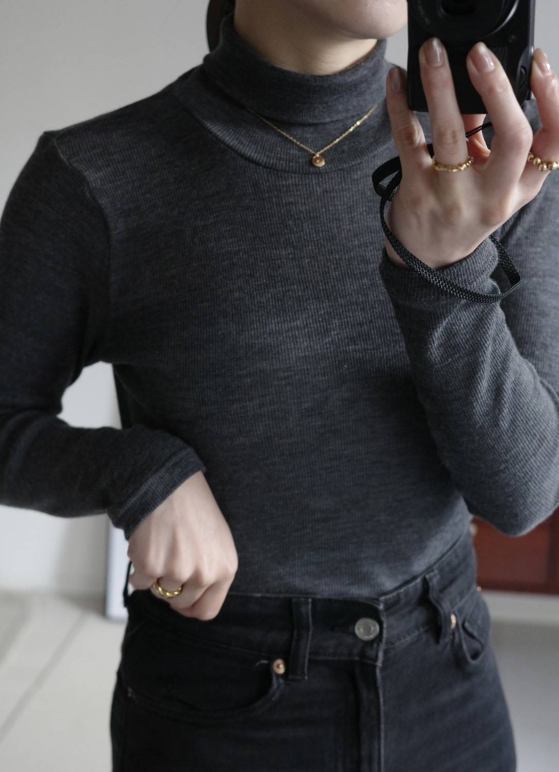 カシミヤタートルネックコーデ