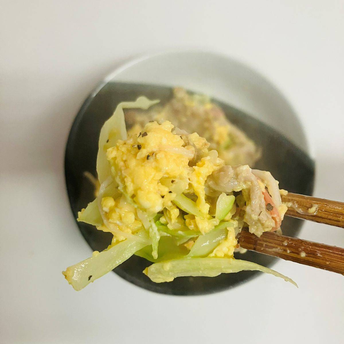 JAグループ公式の「❤キャベツの芯と豚とカニかまの卵炒め❤」のレシピ