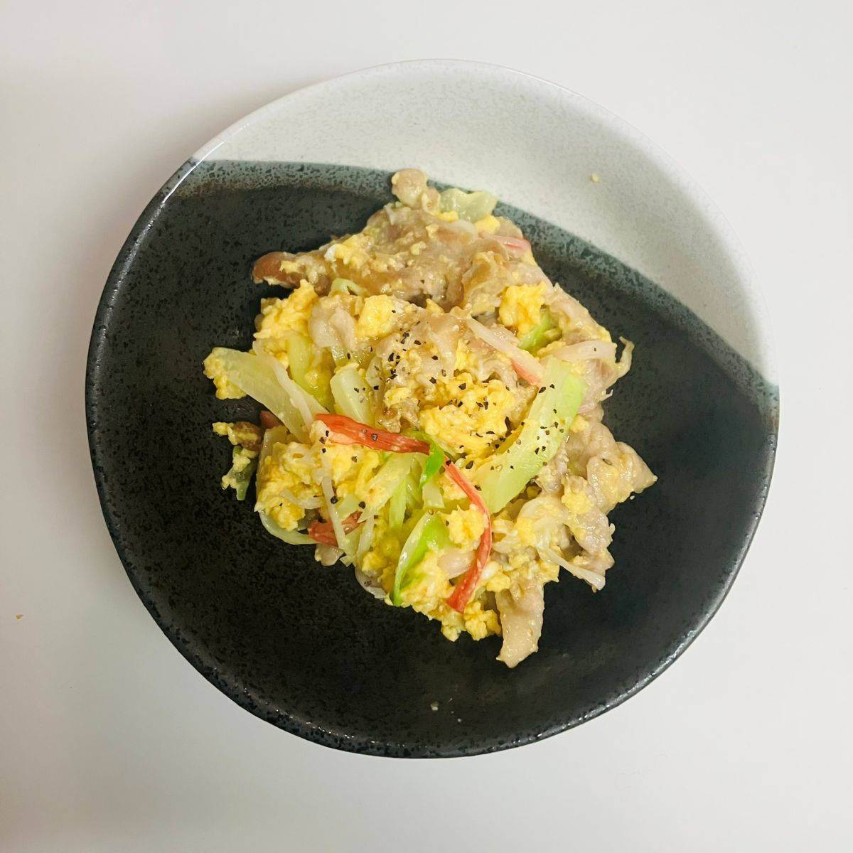 JAグループ公式の「❤キャベツの芯と豚とカニかまの卵炒め❤」のレシピ