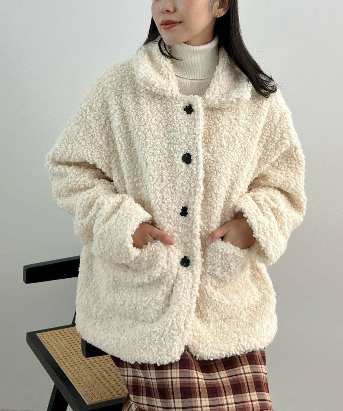 スカートコーデの女性