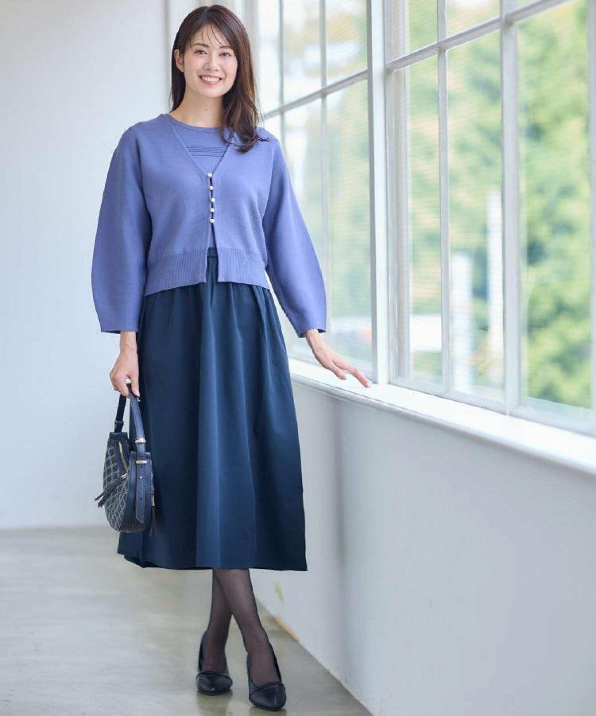 スカートコーデの女性