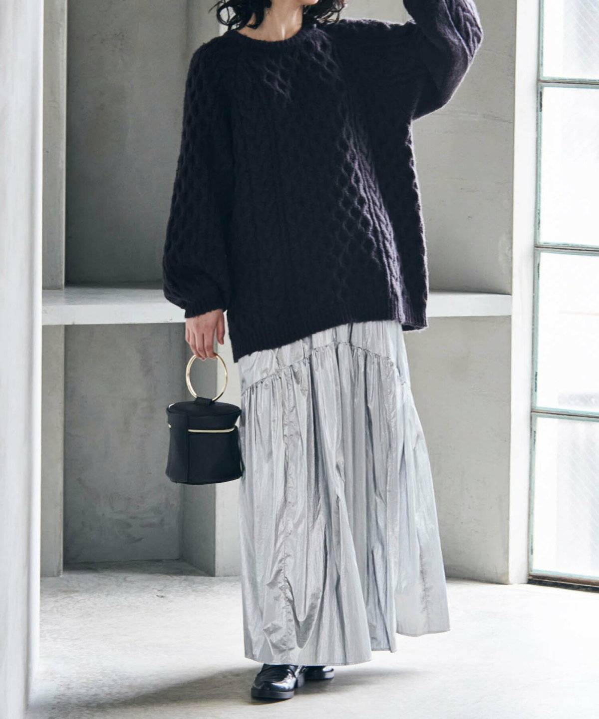 スカートコーデの女性