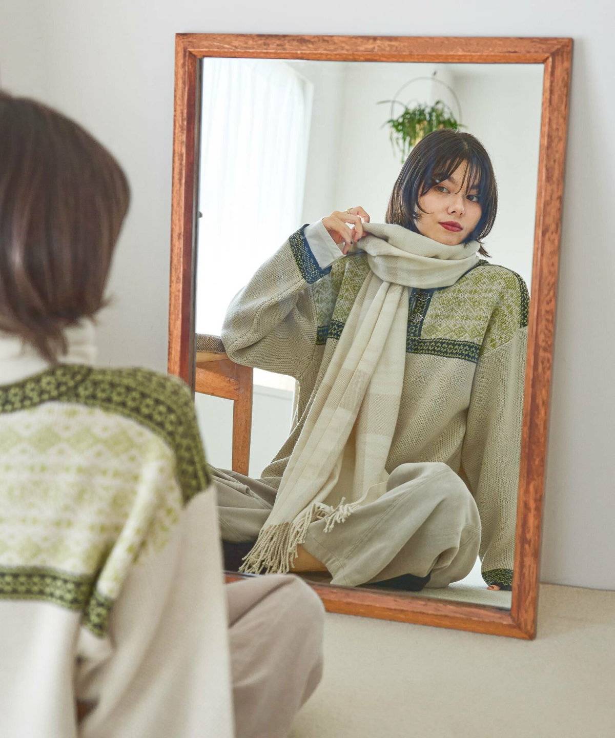 パンツコーデの女性