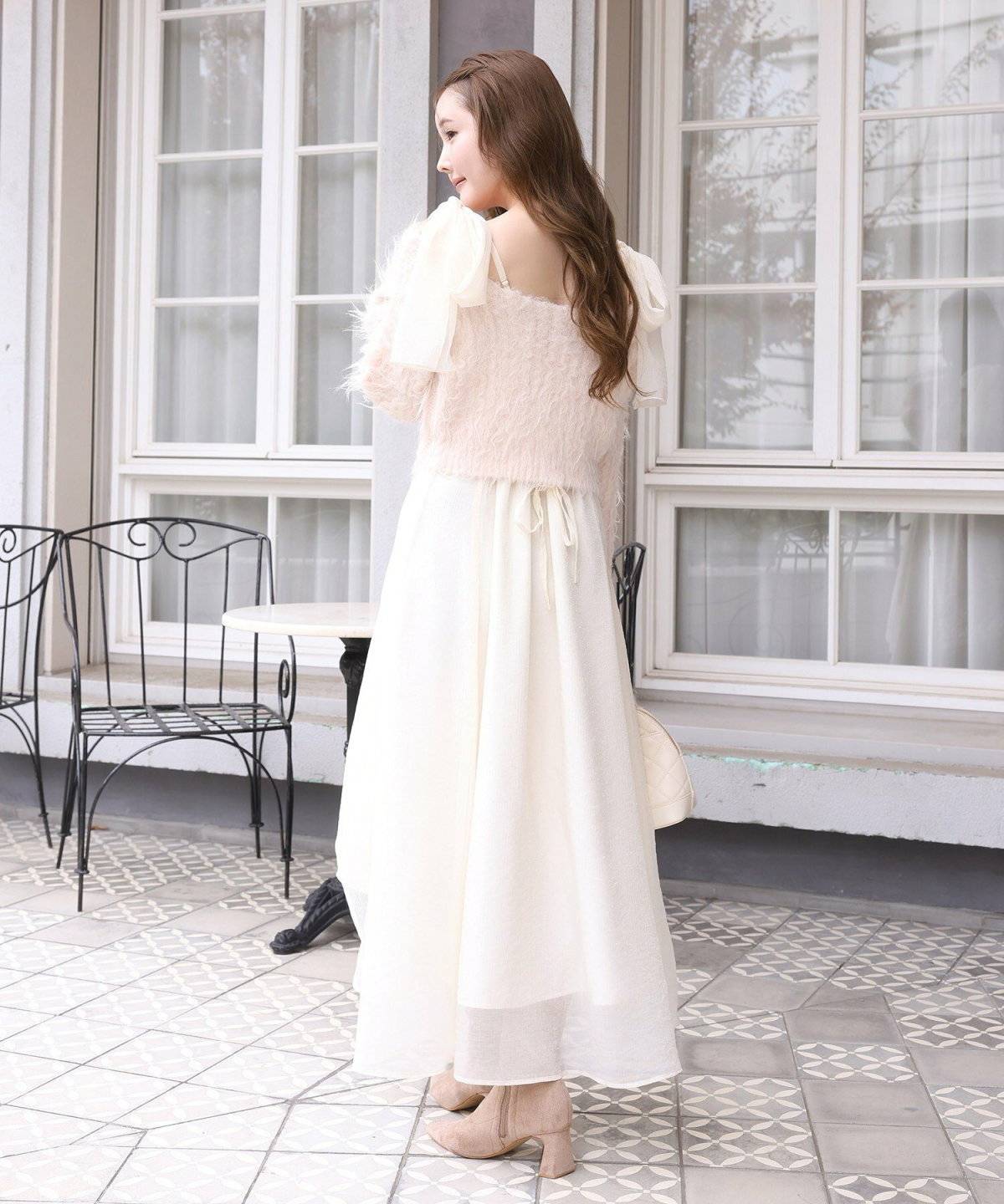 ワンピースコーデの女性