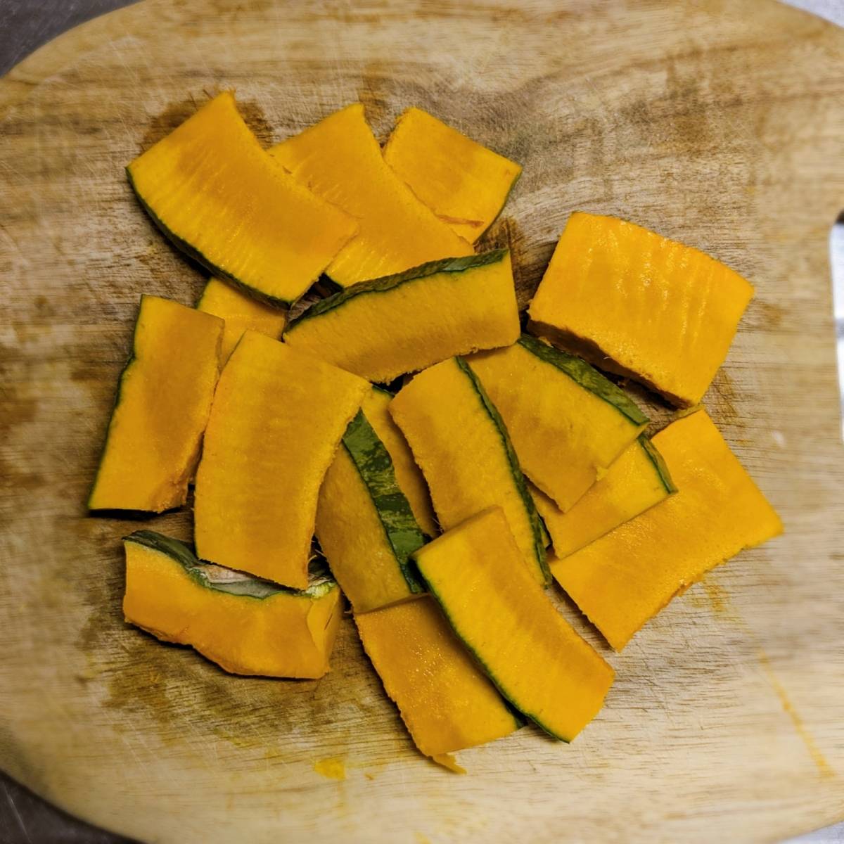 JAグループ公式の「かぼちゃのガーリックカレーソテー」のレシピ