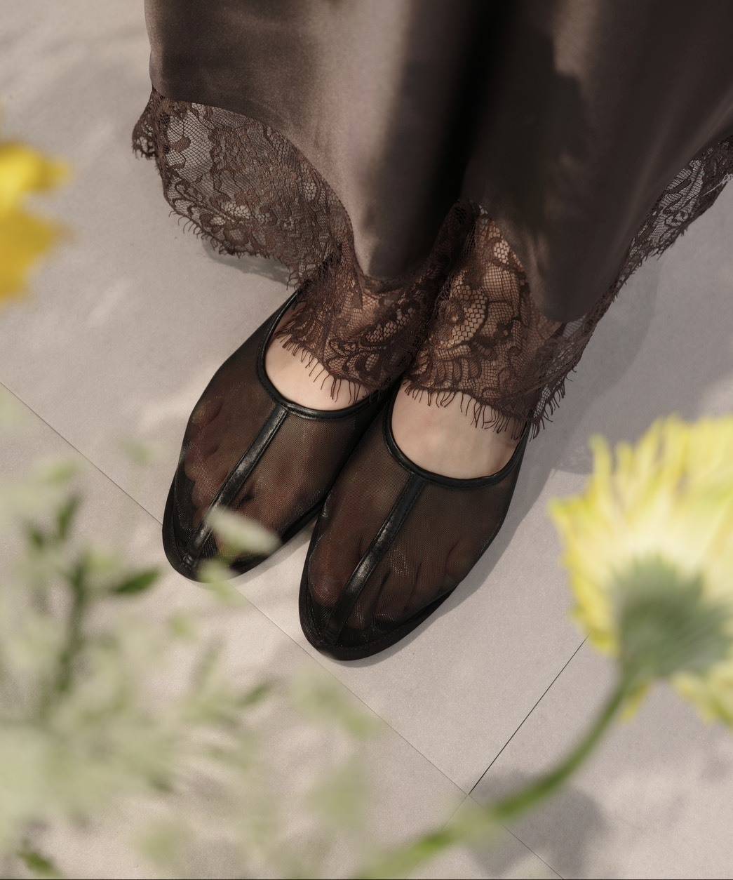 シアー素材のバレエシューズ