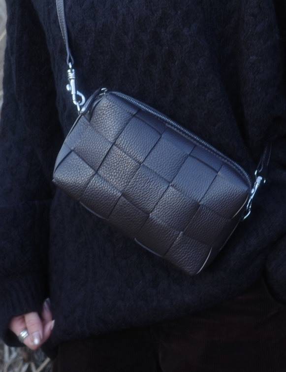 IACUCCIのミニショルダーバッグ