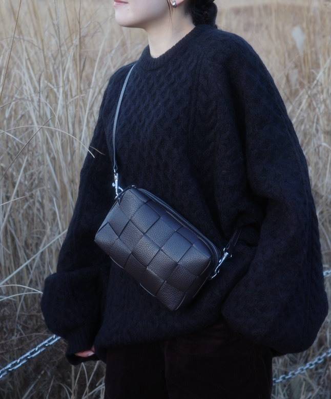 IACUCCIのミニショルダーバッグコーデ