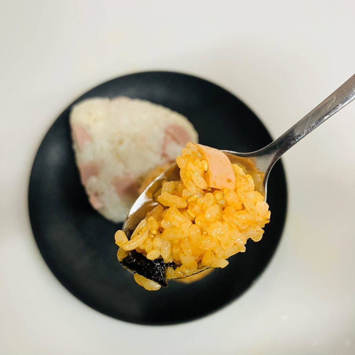 ニッスイ公式の「おさかなのソーセージで「3種のアレンジおにぎり」」のレシピ