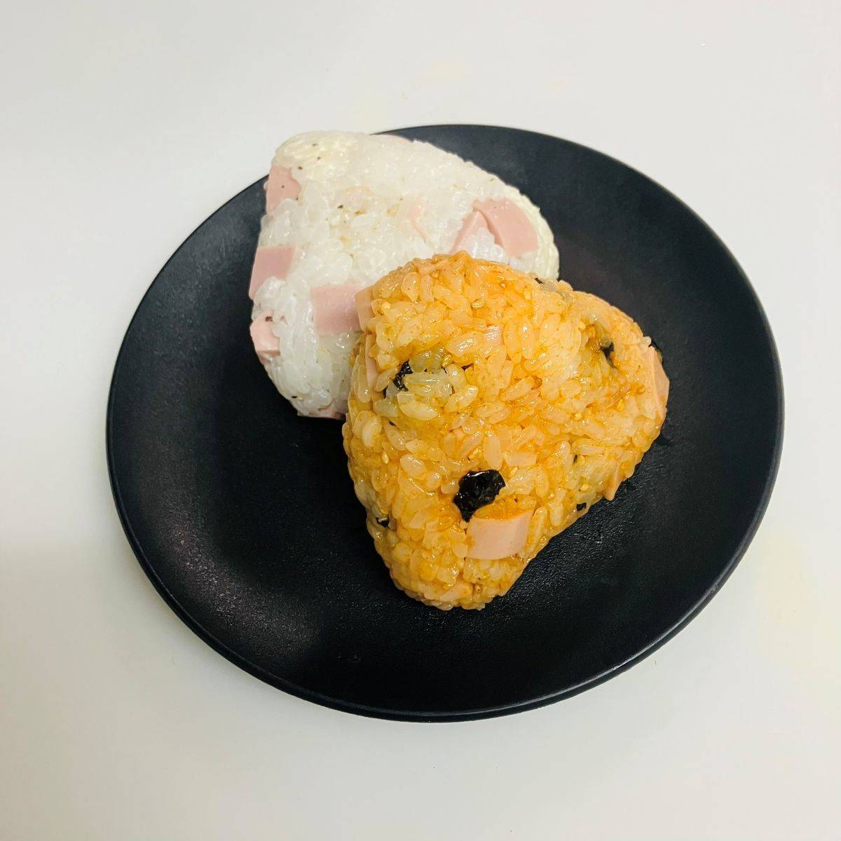 ニッスイ公式の「おさかなのソーセージで「3種のアレンジおにぎり」」のレシピ