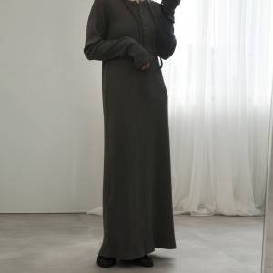 楽ちんなのに細見え♪チョーカー付きで即完成「リブワンピース」コーデ