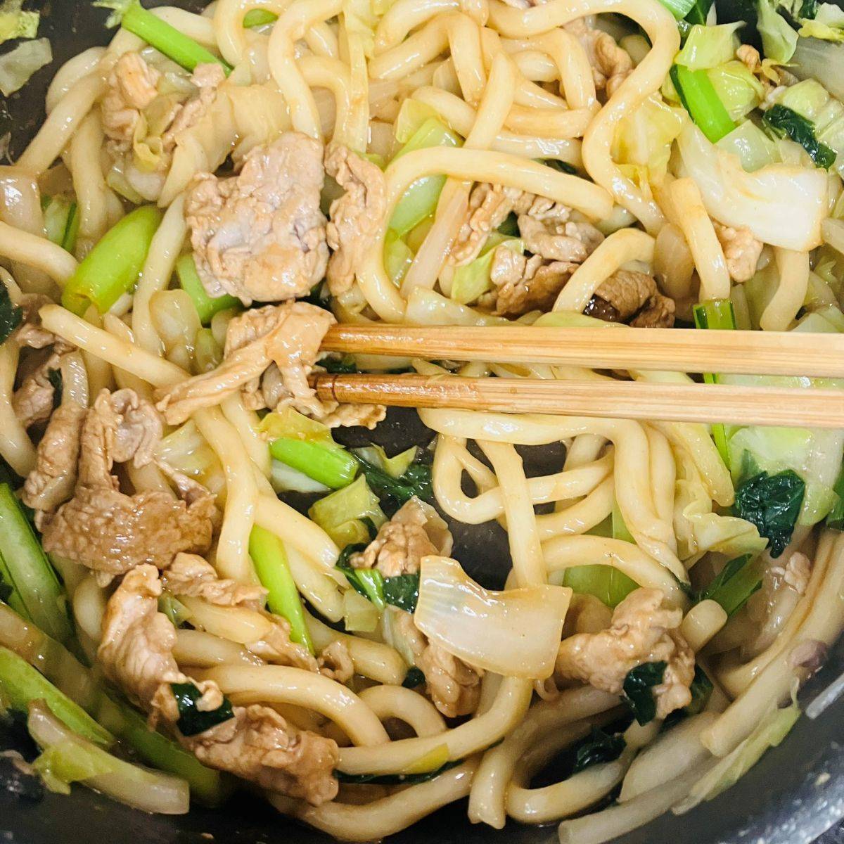 JAグループ公式の「たっぷり野菜のおかか焼きそば♪」のレシピ