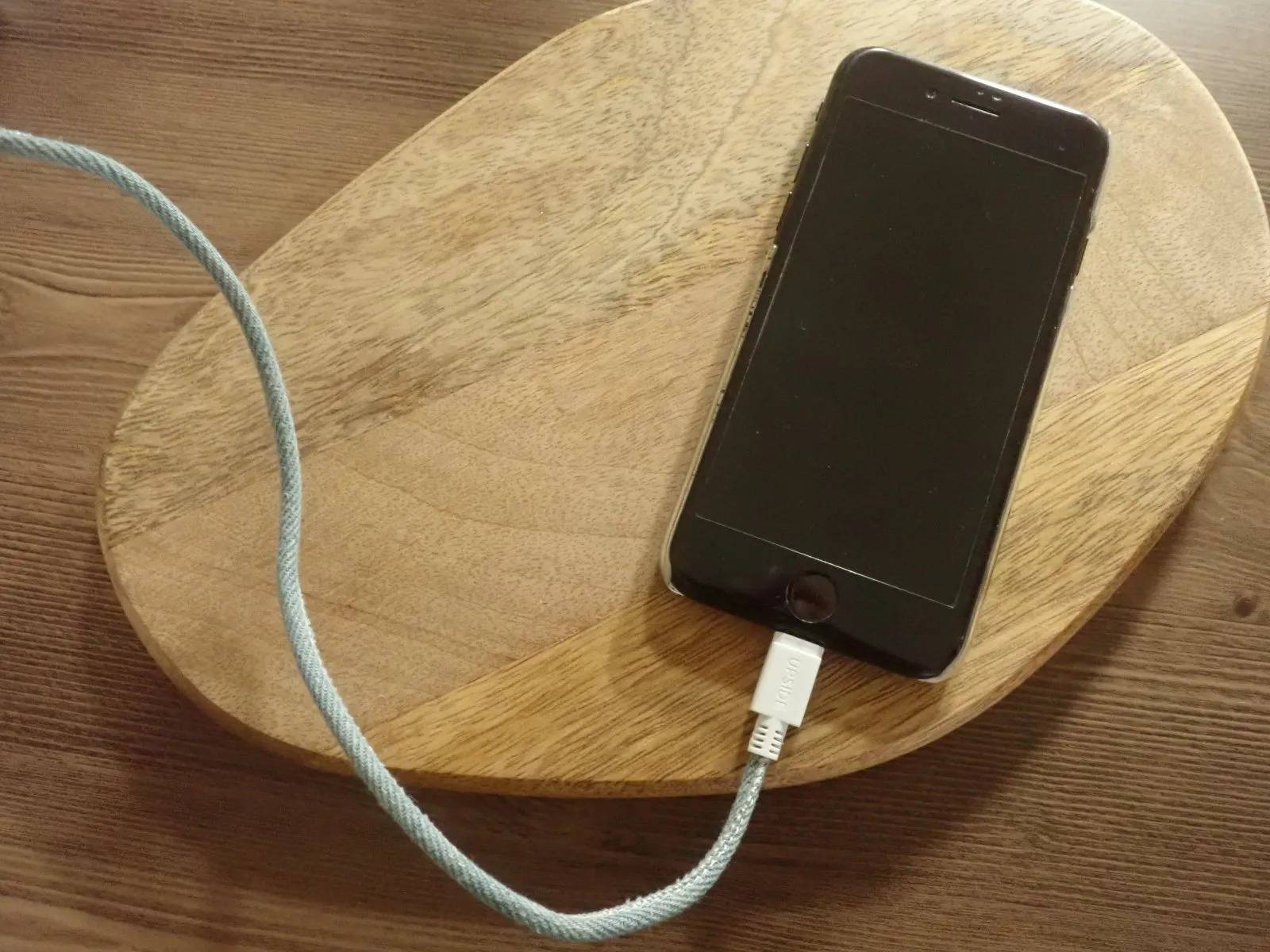 DAISO(ダイソー):iPhone対応充電専用デニムケーブル ライトブルー