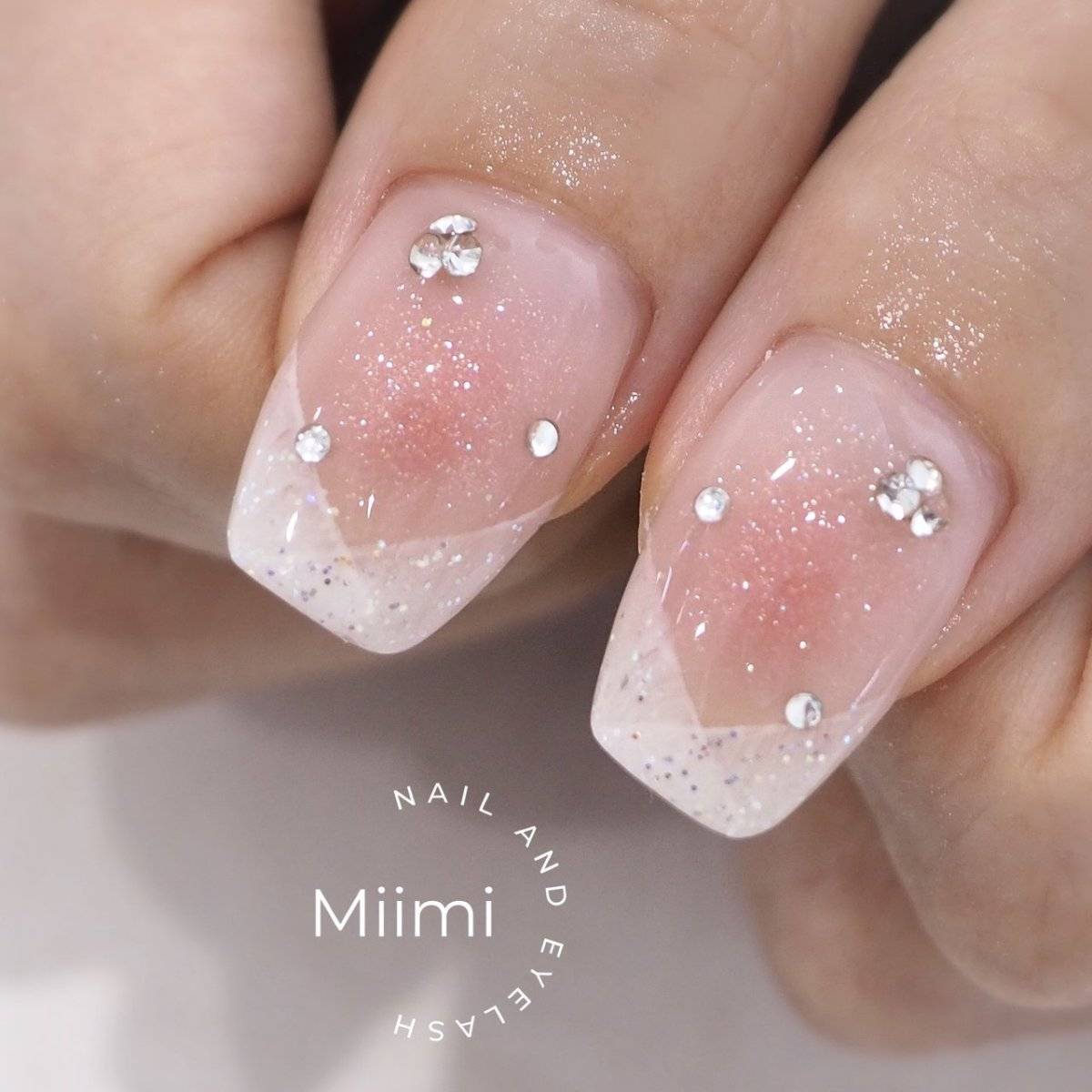 透け感ピンクネイル