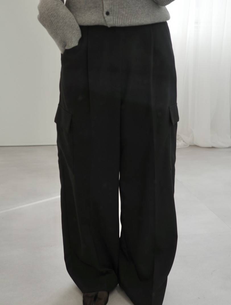 サテンカーゴパンツ