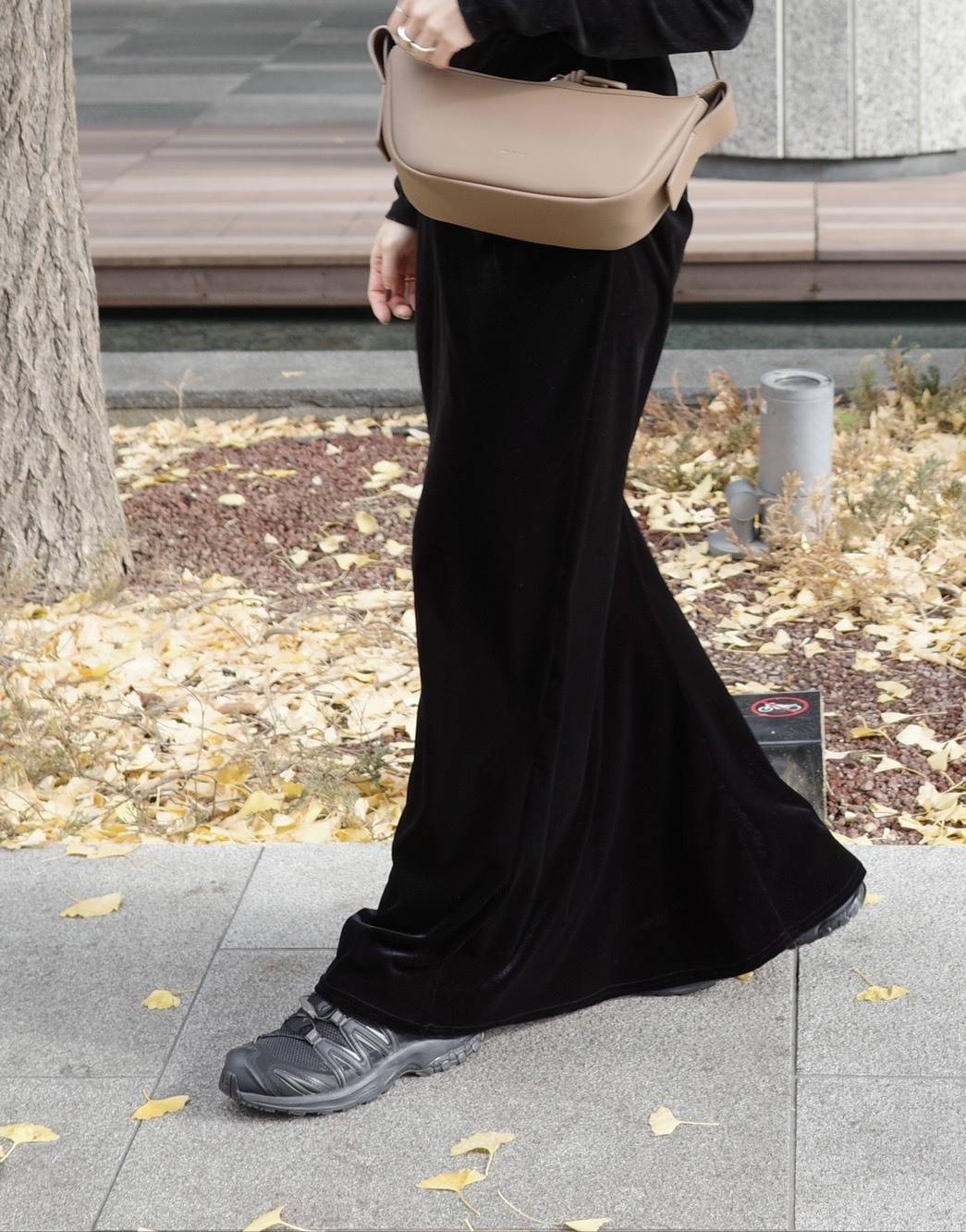 ベロアマーメイドスカートコーデ