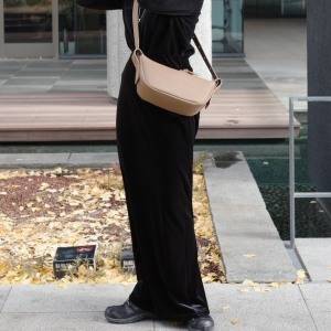 揺れるシルエットにくぎづけ♪シンプル服も映える「ベロアマーメイドスカート」