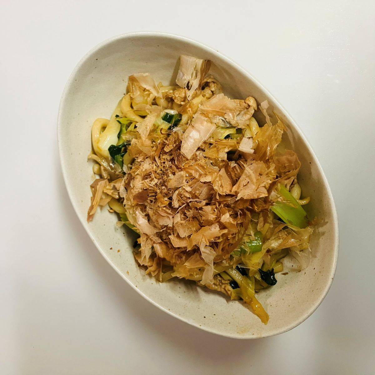 JAグループ公式の「たっぷり野菜のおかか焼きそば♪」のレシピ