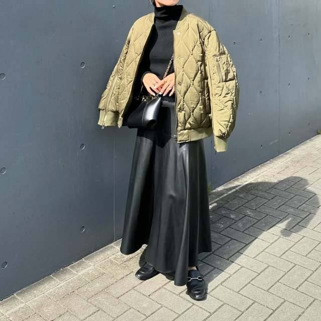 キルティングアウターを肩掛けする！