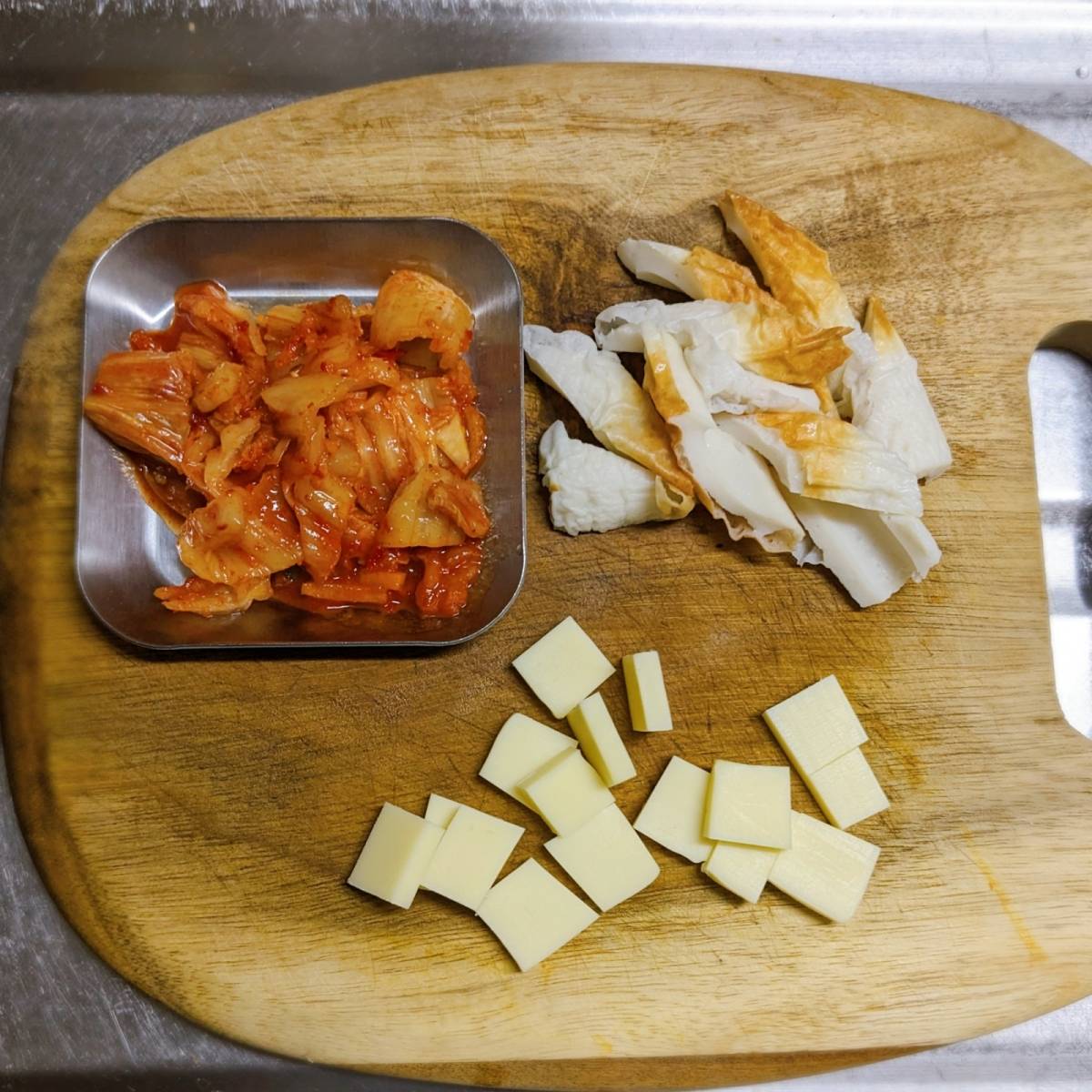 ヤマキ公式の「ちくわのキムチーズ炒め」のレシピ