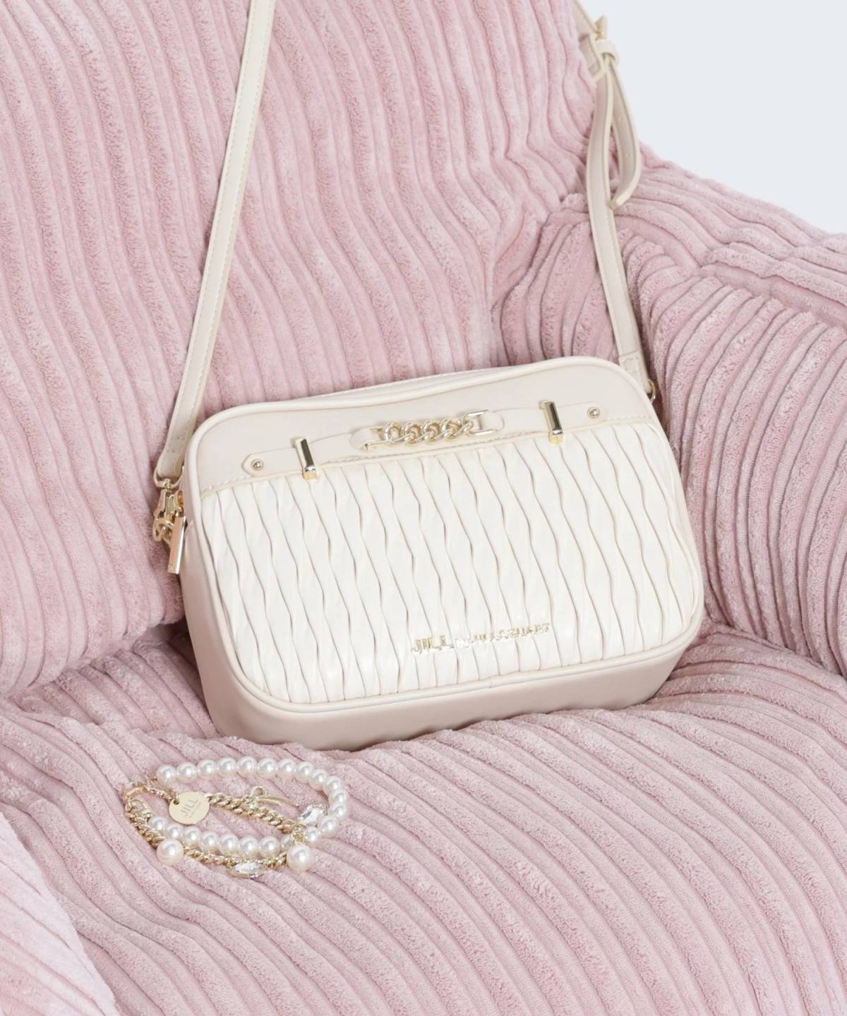 JILL by JILL STUART パフィーポシェット