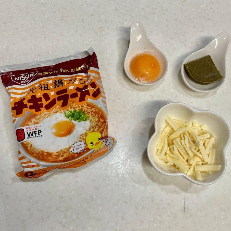 チキンラーメン公式の「簡単ヤバうま！チーズカレーチキラー」のレシピ