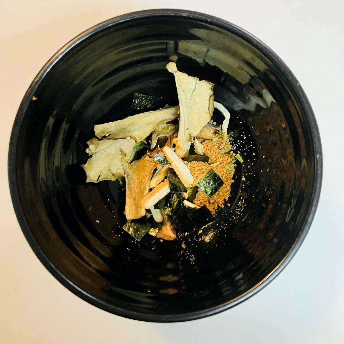 永谷園公式の「エリンギとしめじのお吸いもの」のレシピ