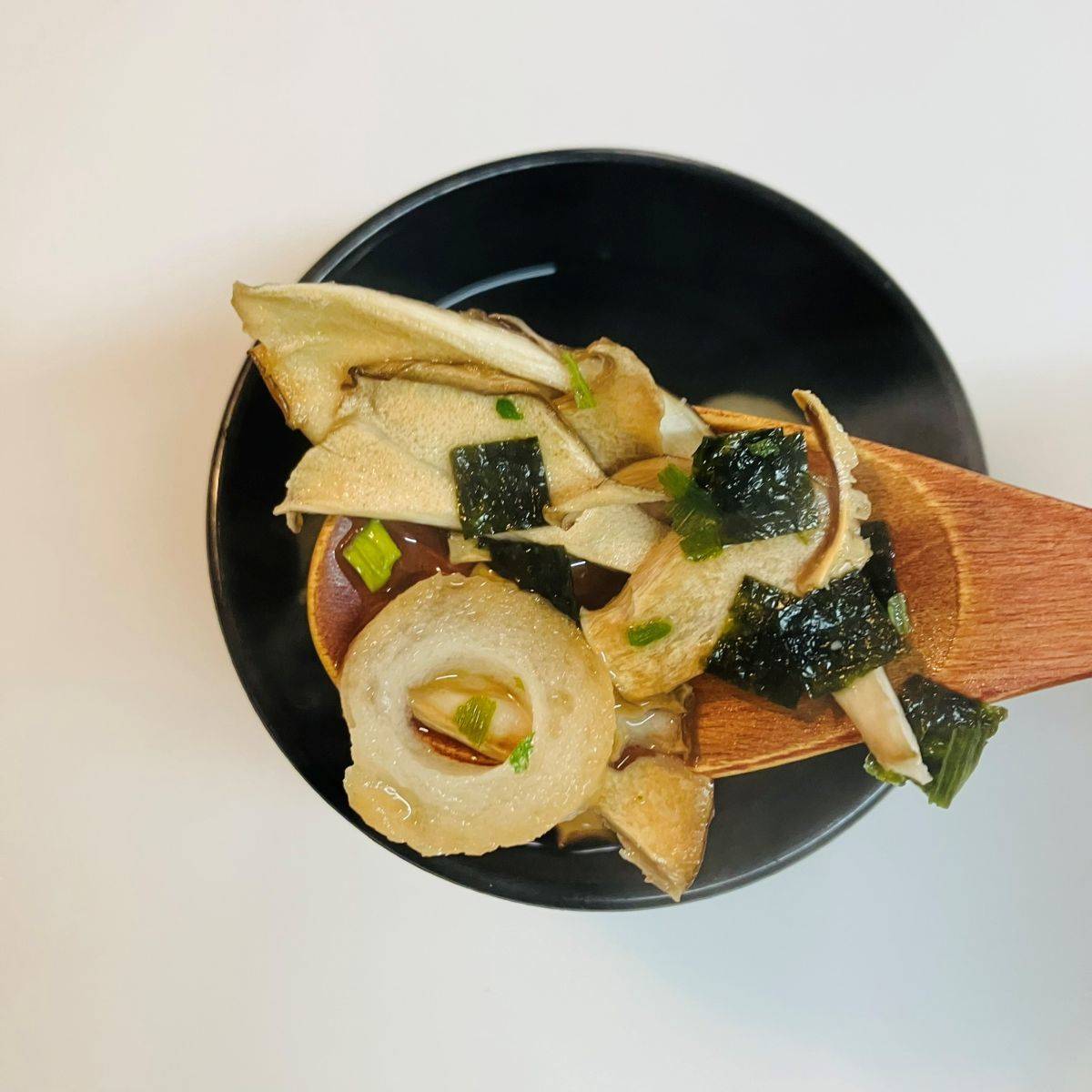 永谷園公式の「エリンギとしめじのお吸いもの」のレシピ