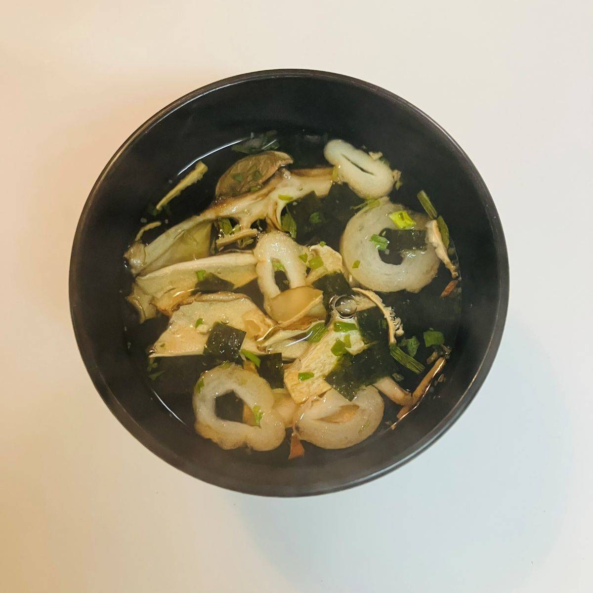 永谷園公式の「エリンギとしめじのお吸いもの」のレシピ