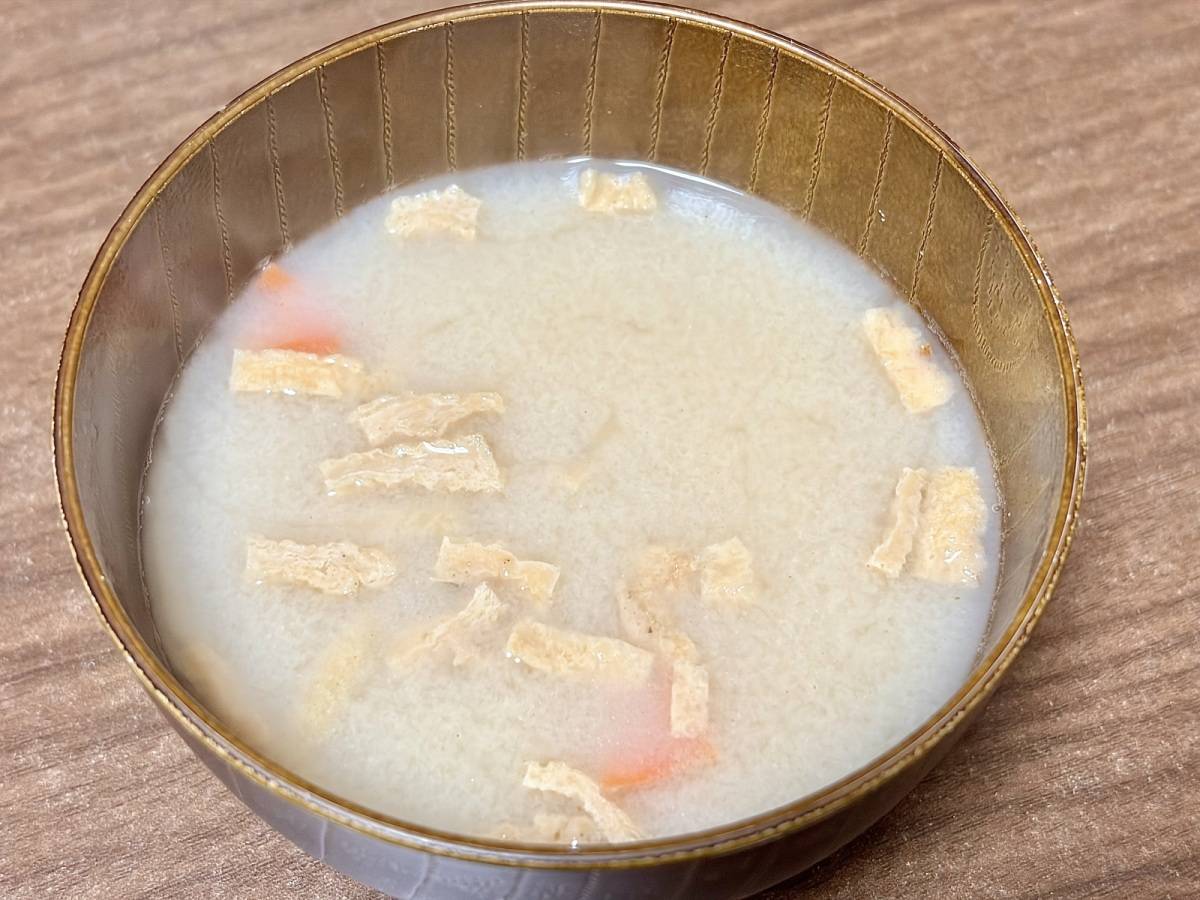 熱湯を注ぎよく混ぜると完成♪