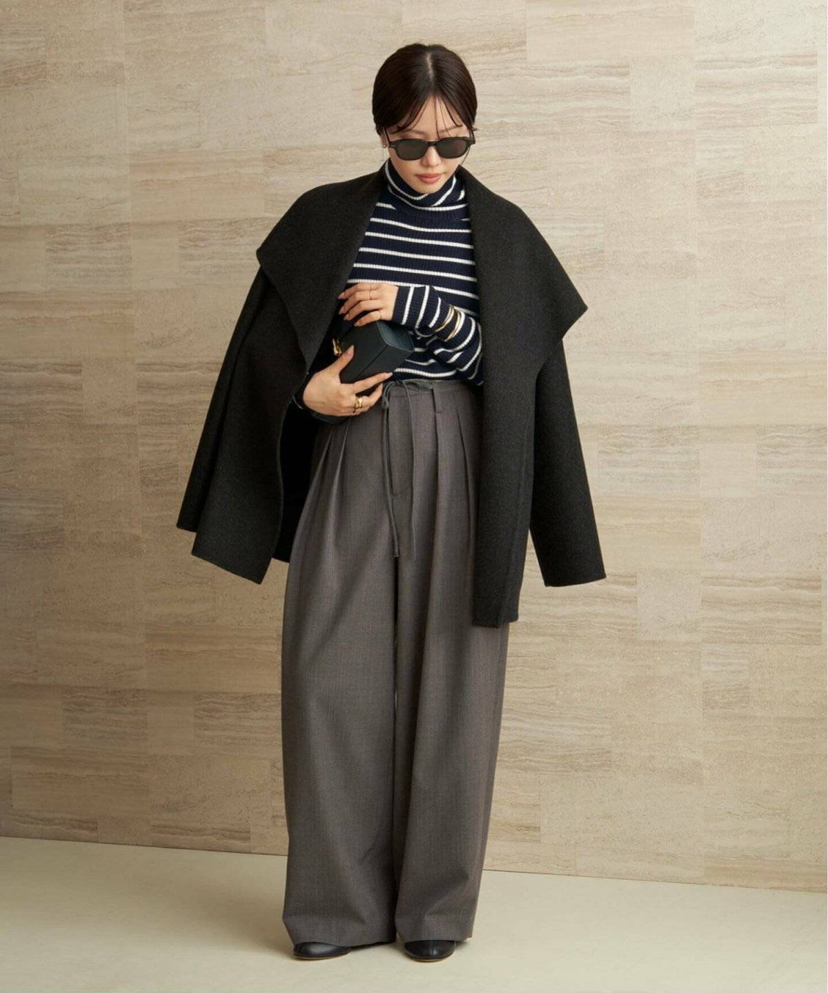 タートルネックを着た女性