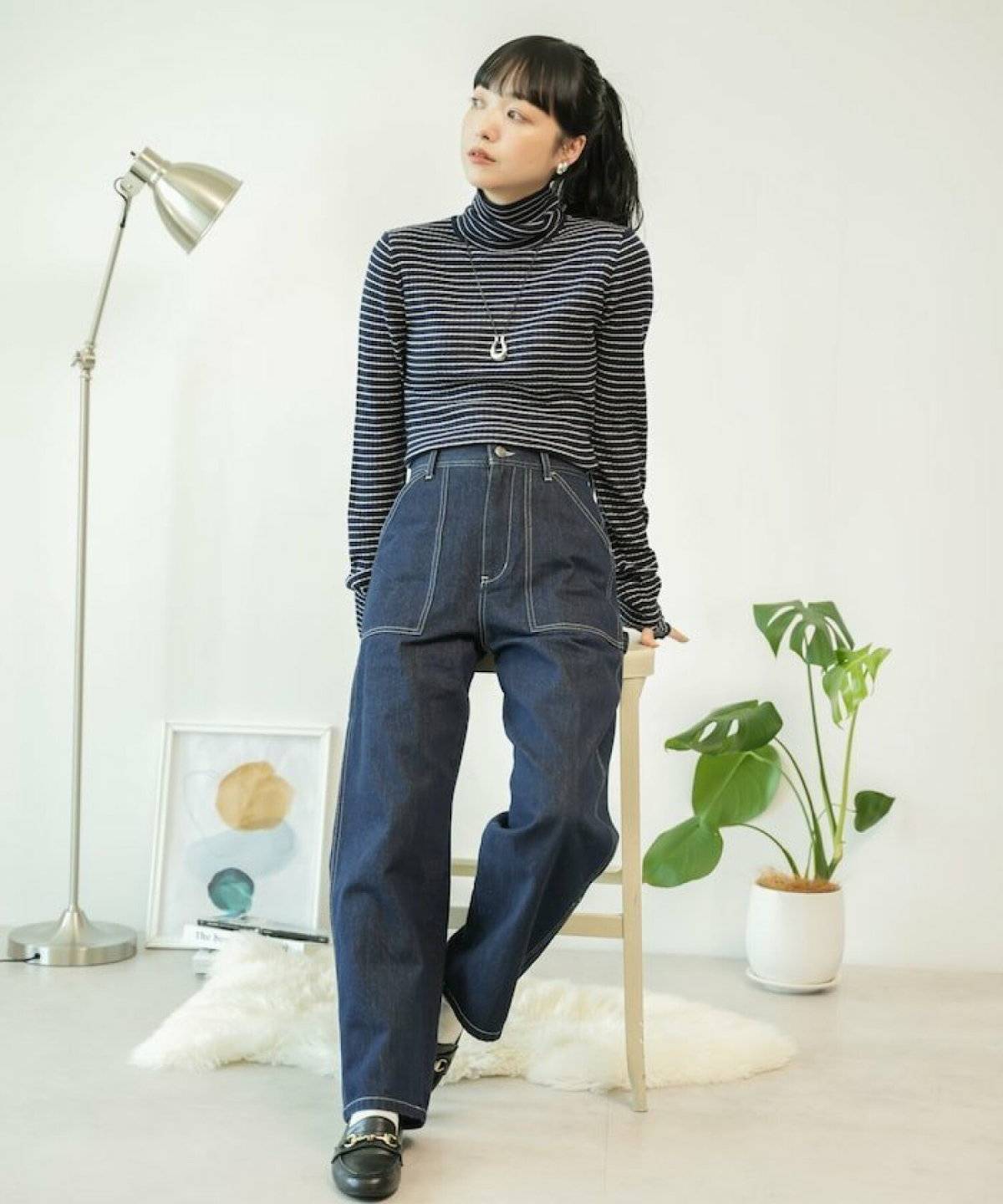 タートルネックを着た女性