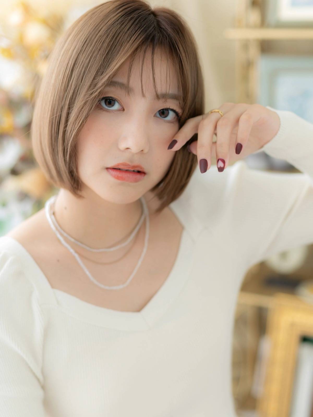 マロンカラーの前下がりボブ