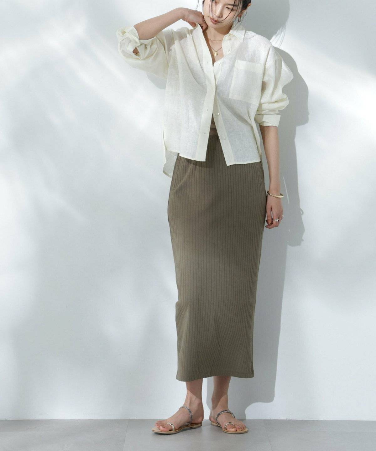 秋コーデの女性