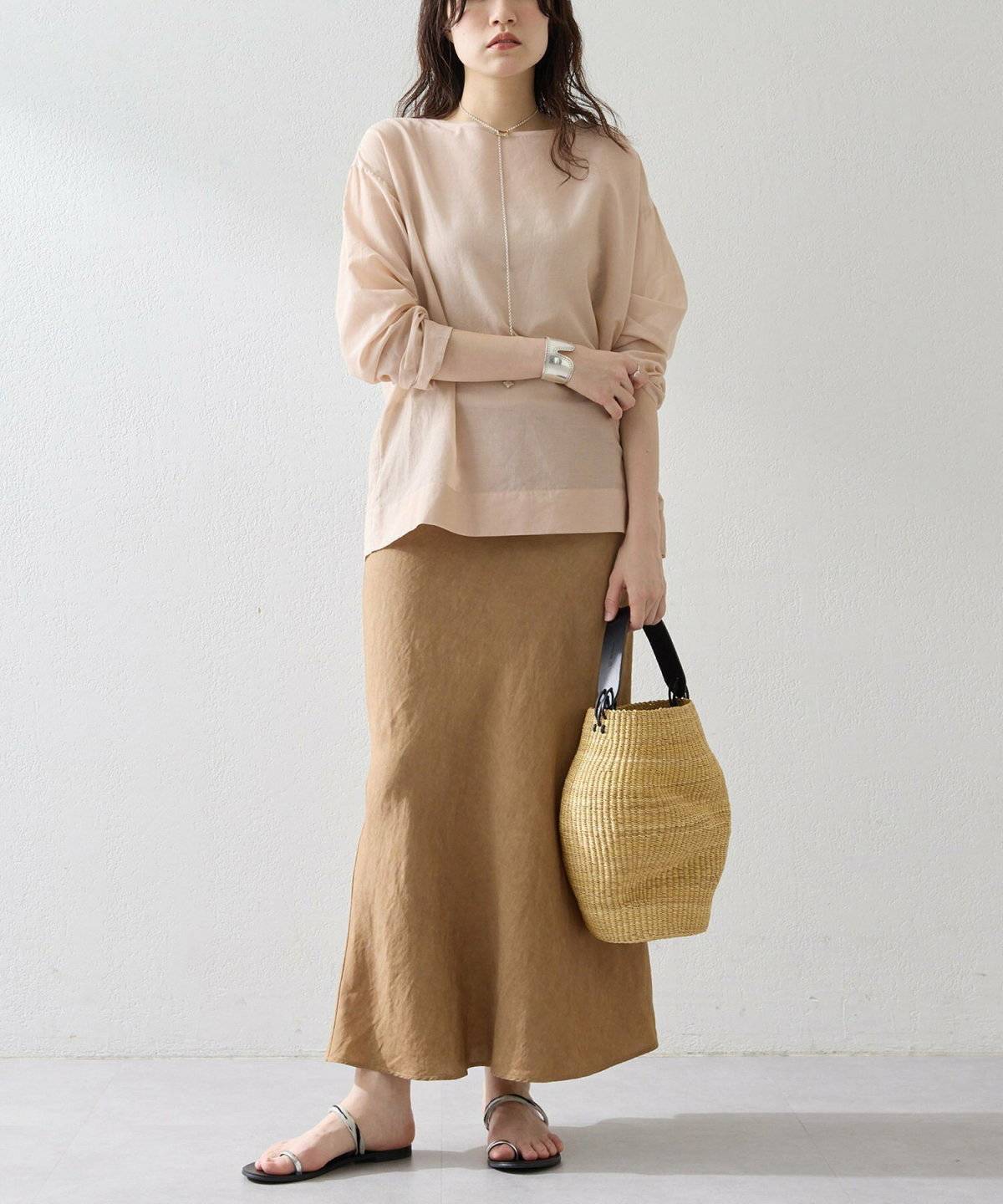 秋コーデの女性