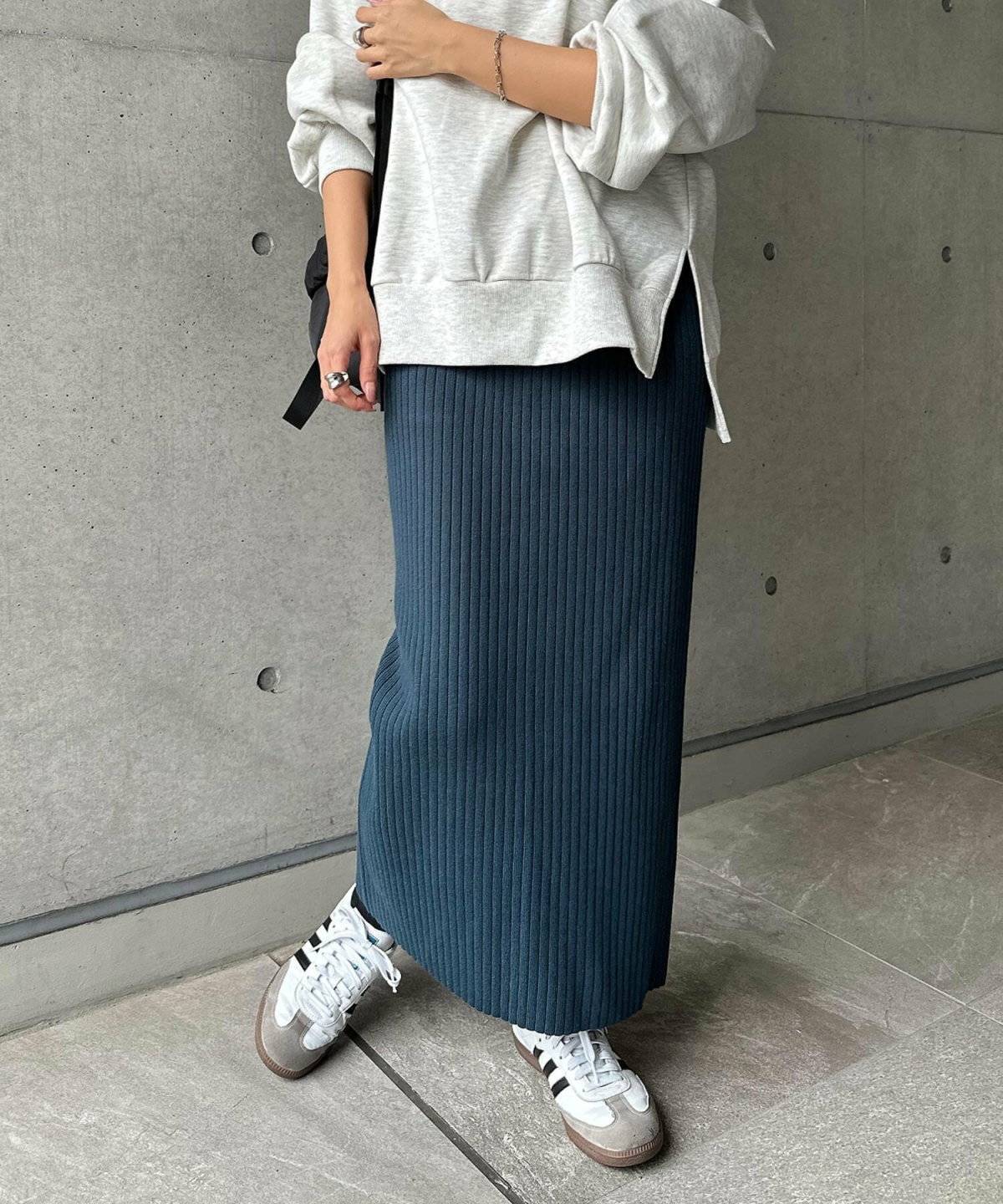 秋コーデの女性