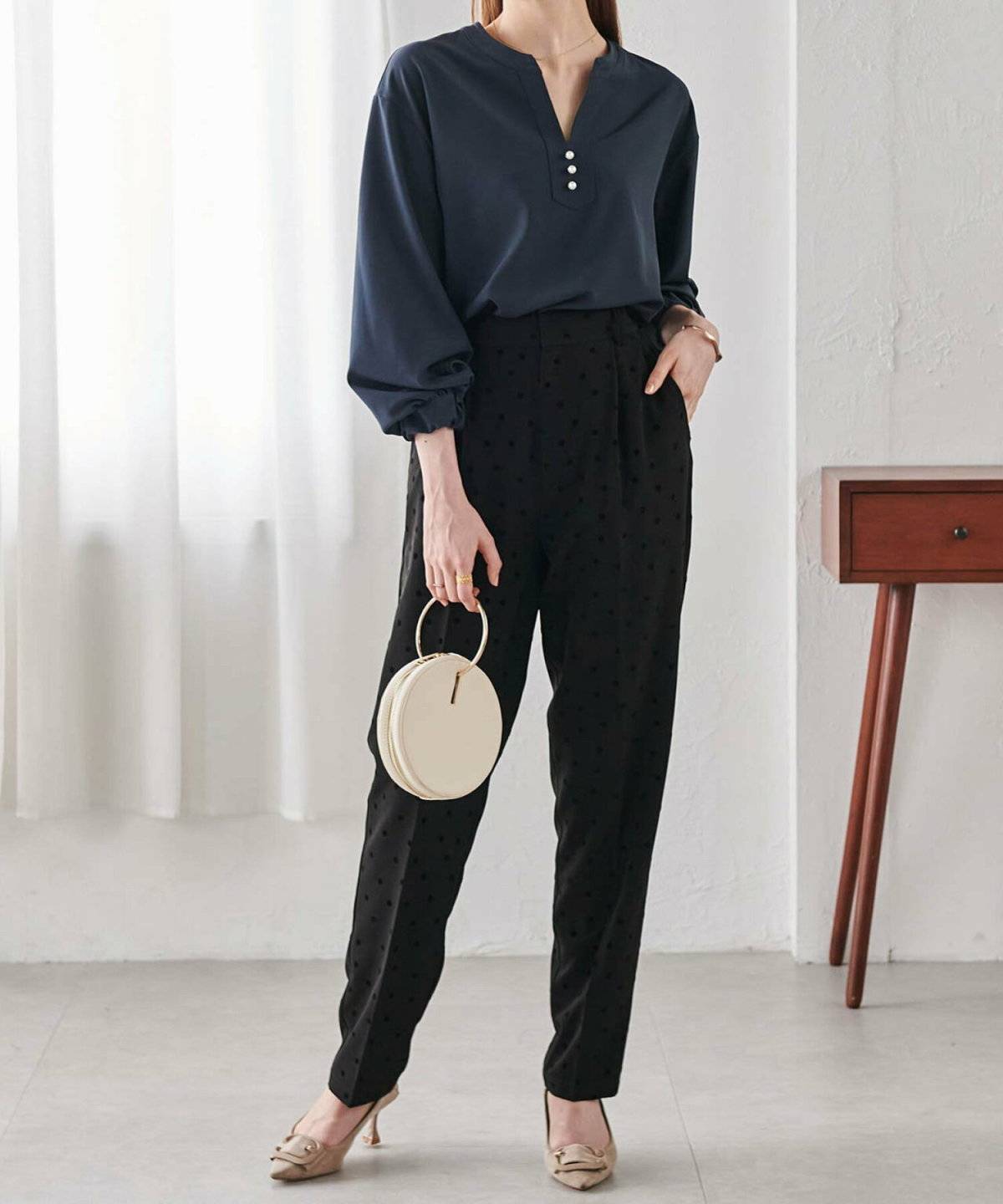 秋コーデの女性