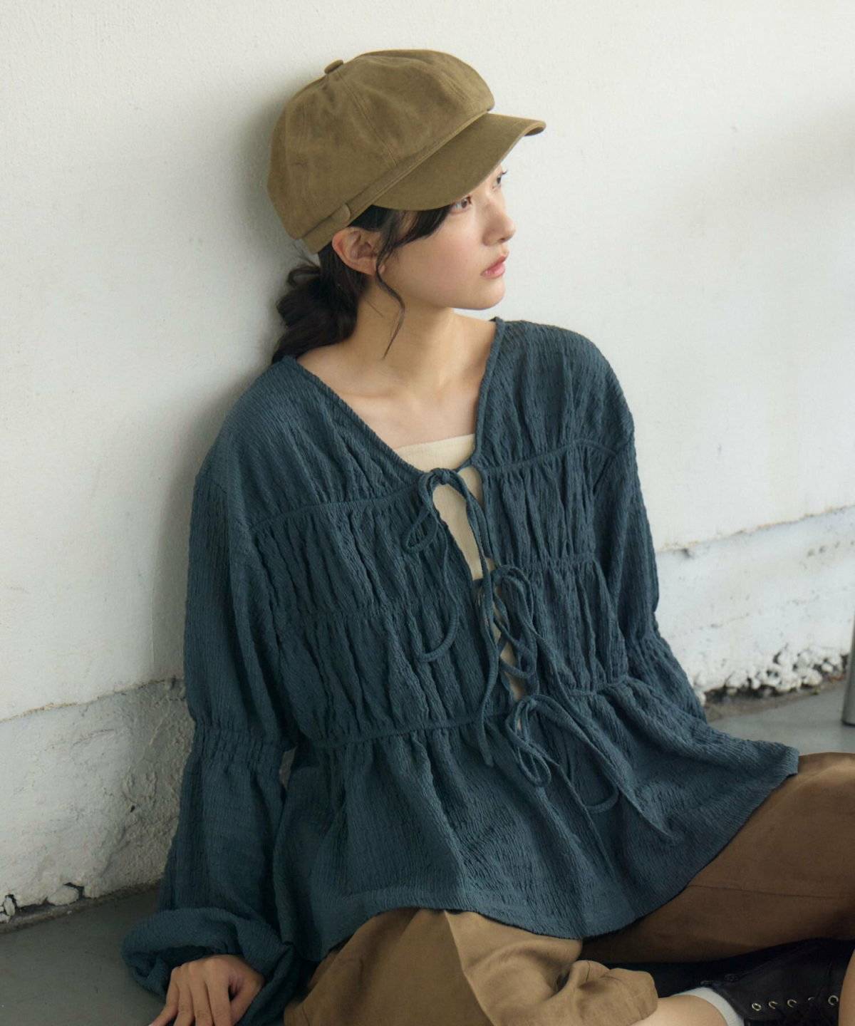 秋コーデの女性