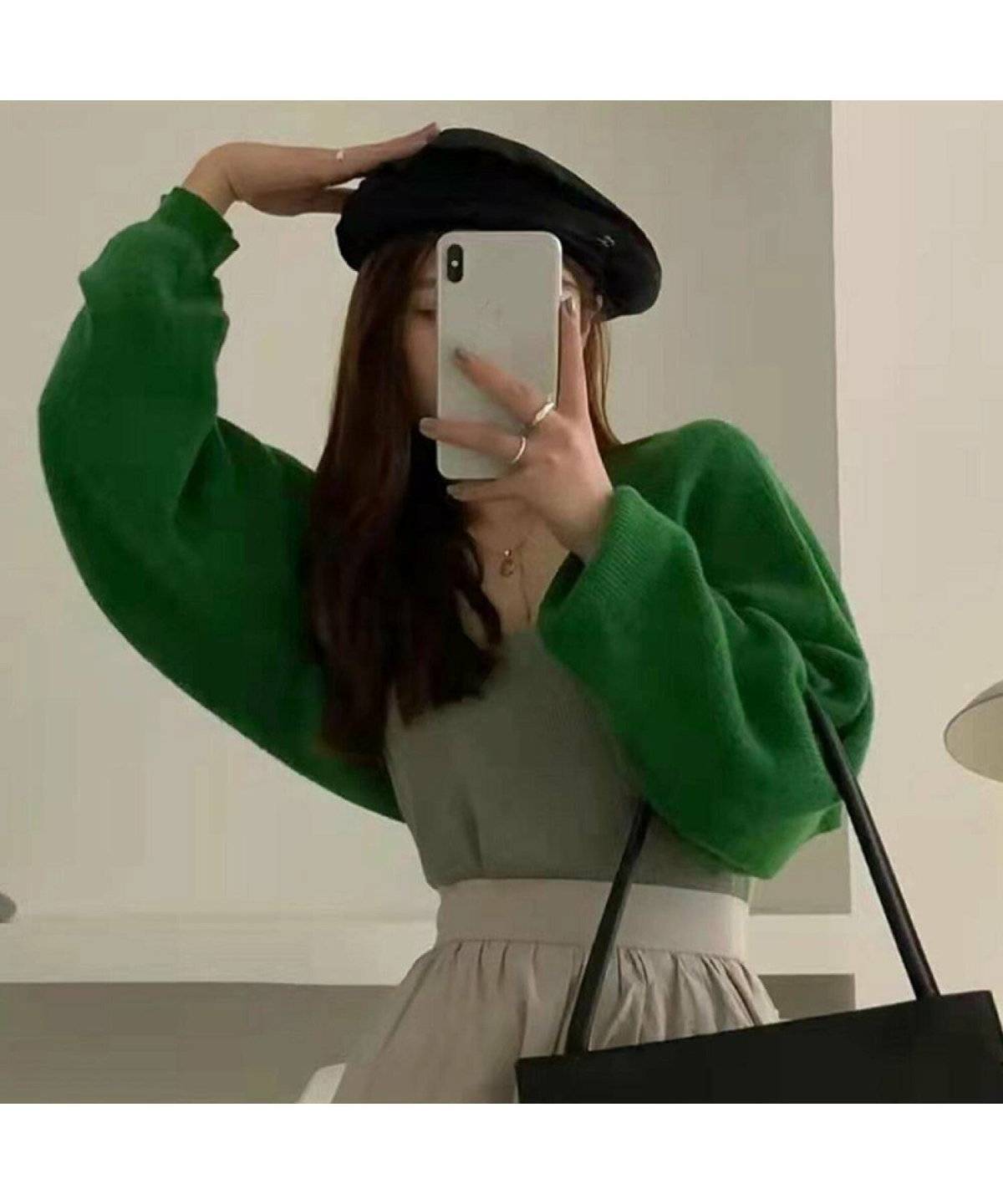 スカートコーデの女性