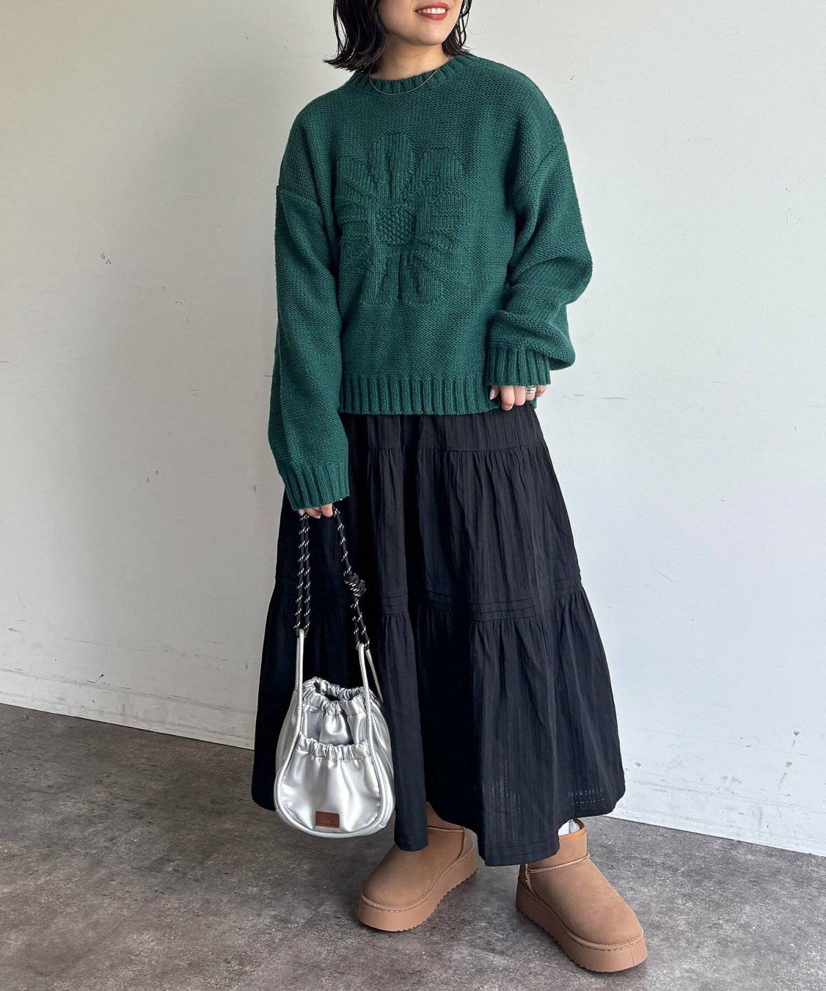 スカートコーデの女性