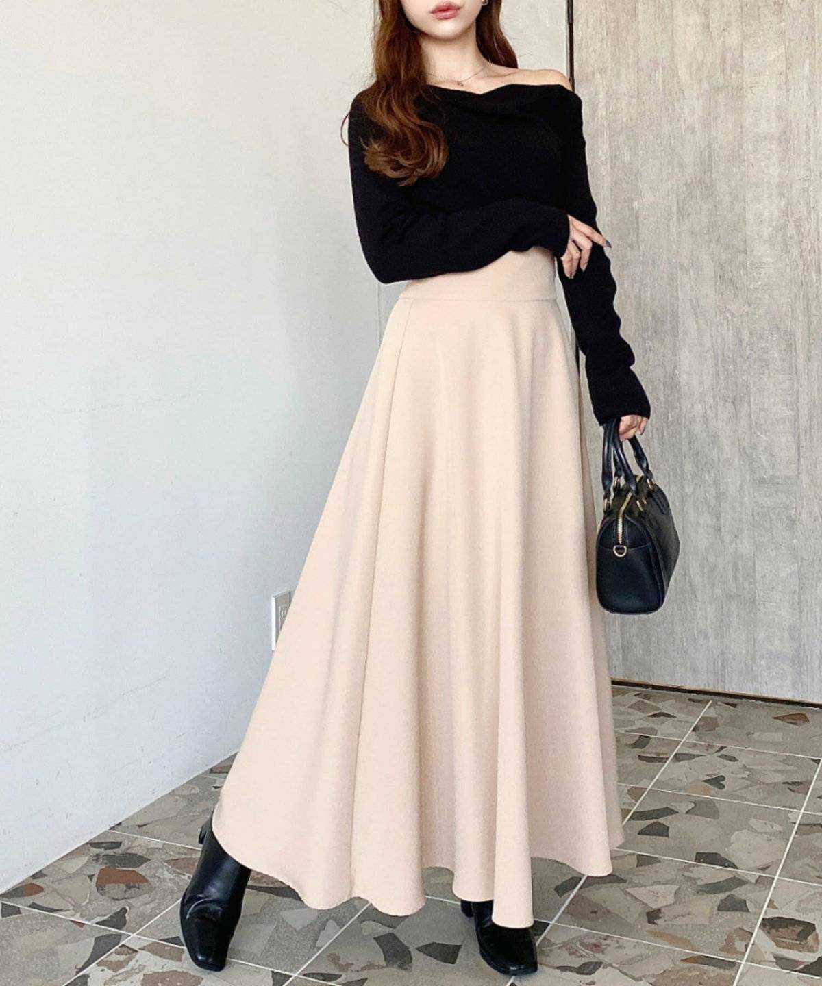 スカートコーデの女性